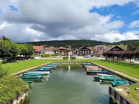 Photo de Le Spot du Lac Saint Point / (Base Nautique/Vélos électriques)