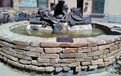 Monumento Alla Lavandaia di Porcinai