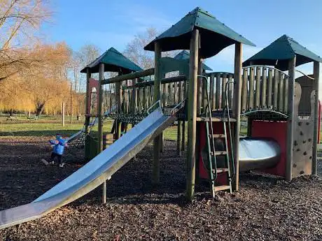 Photo de Rowntree Park Children's Playground