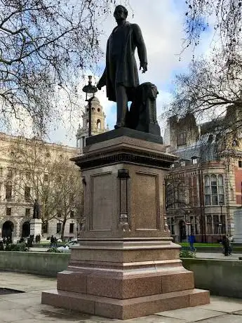 Photo de Sir Robert Peel Statue