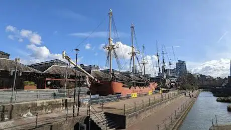 Photo de Tobacco Dock ships