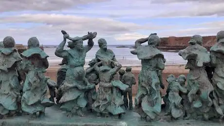 Photo de Black Friday Sculpture