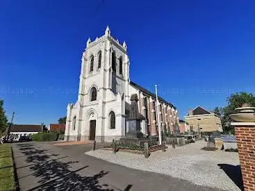 Photo de Église catholique du Sacré-CÅ“ur-de-Jésus à Tilques et son Cimetière