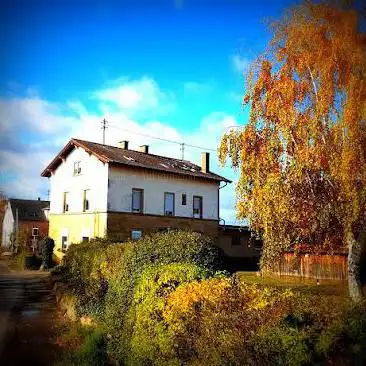 Photo de Bahnhof Königsbach | Permakulturgarten