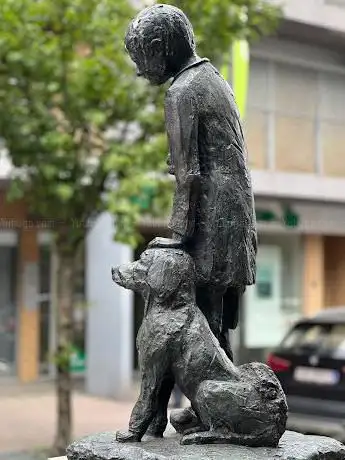 Nello en Patrasche Statue
