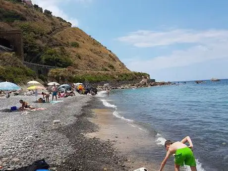 Photo de La spiaggia piccola di Sant'Ambrogio