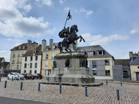 Photo de Statue of William the Conqueror