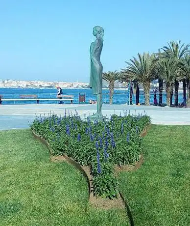 La noia de l'Empordà