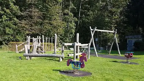 Spielplatz mit Grillstelle