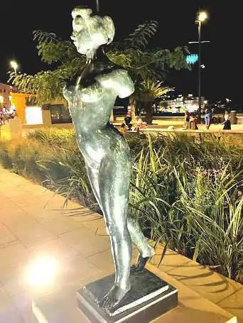 Statue 