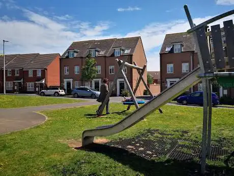 Photo de Peppercombe Avenue New Childrens Play Area