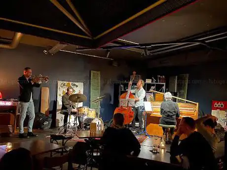 Hidén Harlekin Jazz Kissa