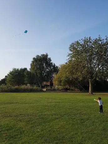 Photo de Clitterhouse Playing Fields