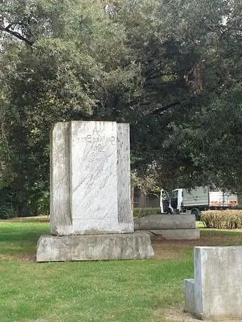 Photo de Monumento a Gaetano Bresci