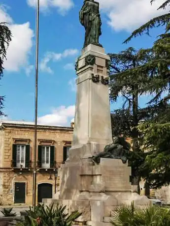 Photo de Monumento ai Caduti