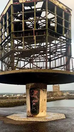 Photo de Former radar tower