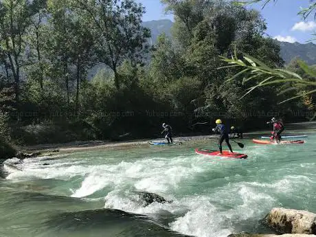 Photo de Wild South SUP // Wildwasser SUP & Packraft Schule mit Verleih