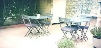 Photo de Location Appartements Meublés Cure Rochefort, Les Roses Trémières