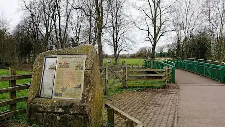 Photo de Folly houses and footbridge