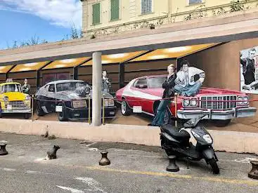 Photo de Les Murs Peints - Cannes movie car museum