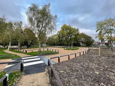 Photo de Hounslow Heath Local Nature Reserve