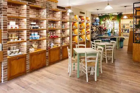 Photo de Affitto Locale per feste - E- COMMERCE (aperto su prenotazione)