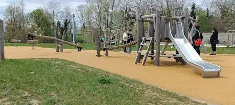 Aire de jeu bord de Marne