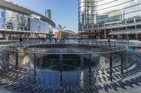 Piazza Gae Aulenti