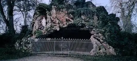 La grotte de Lourdes