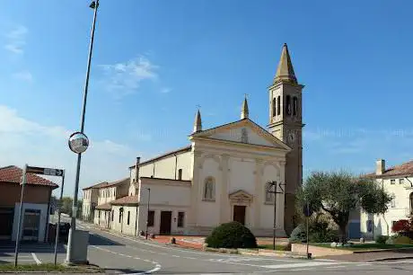 Photo de Church of Saint John Baptist