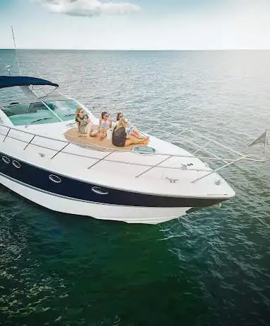 Photo de Marmoris Charters - Solent Charters