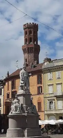 Monumento a Giovanni Antonio Bazzi  detto il Sodoma