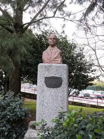 Escultura homenaxe a D. Alejandro Cerecedo