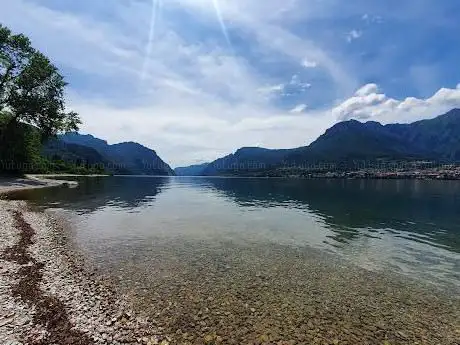 Photo de Largo di Lecco