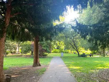 Photo de St Andrew's Square Park