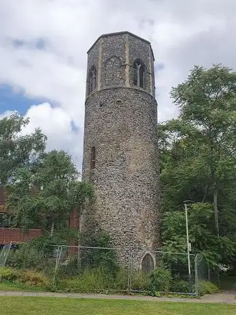 Photo de Remains of St Benedicts Church