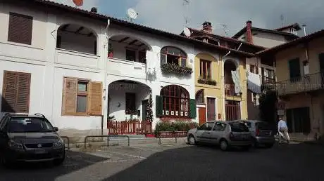 Photo de Sordevolo Centro Storico collinare