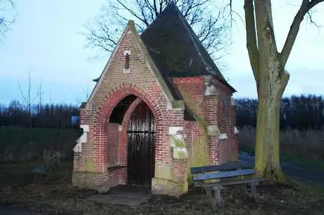 Photo de Kapel O-L-V Troost in Nood