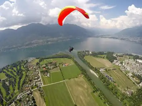 Photo de FlyTicino - Gleitschirmfliegen in Locarno & Lugano | Tessin