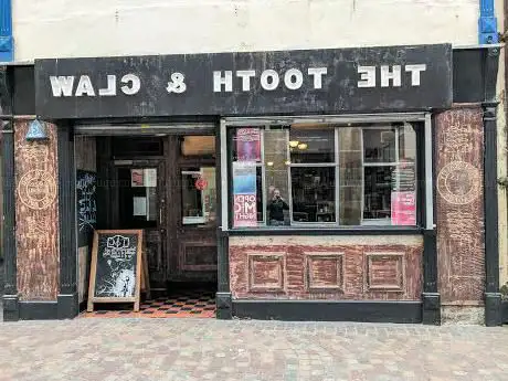 Photo de The Tooth & Claw