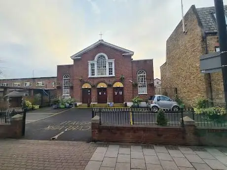 Photo de St Joseph's Catholic Church Colliers Wood