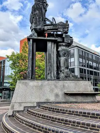 Faraday Statue