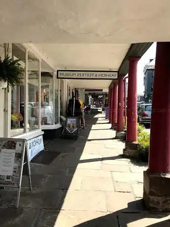 Photo de Totnes Fashion & Textiles Museum