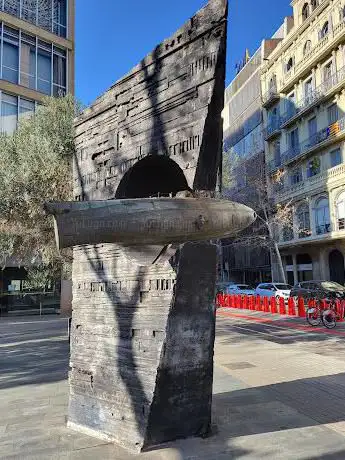 Estàtua submarí ictíneo