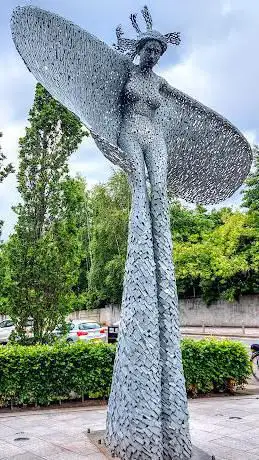Photo de Rise Statue