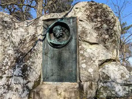Monument au comte Louis Alexandre Foucher de Careil