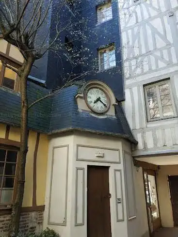 Passage De La Petite Horloge
