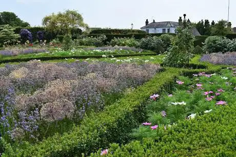 Photo de Flower Garden Arundel Castle
