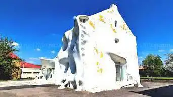 GUE ( HO ) ST HOUSE