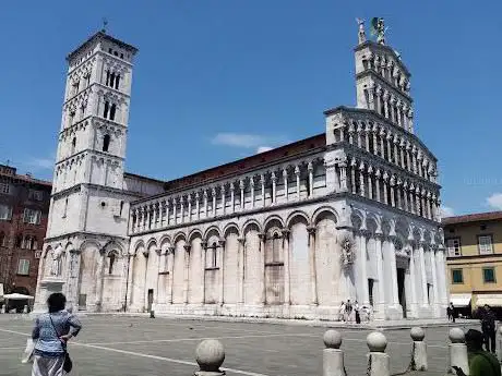 Photo de Piazza San Michele